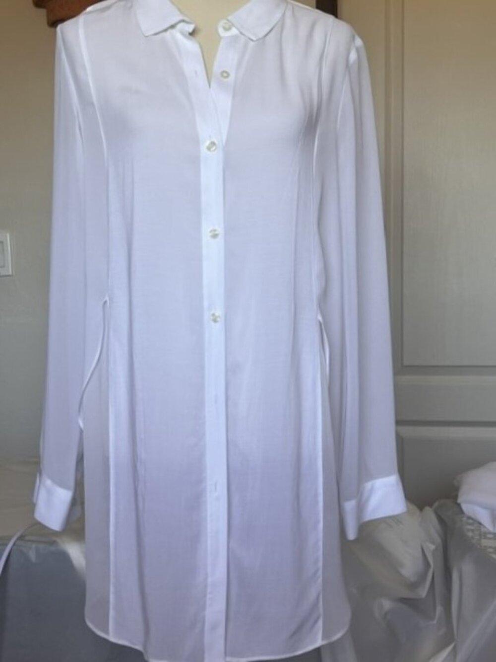 BCBGeneration Long Sleeved Tunic w/Buttons NWOT Sz M White